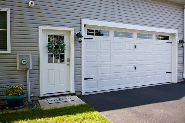 24/7 Emergency Garage Door Panel Replacement experts in Hobart, IN